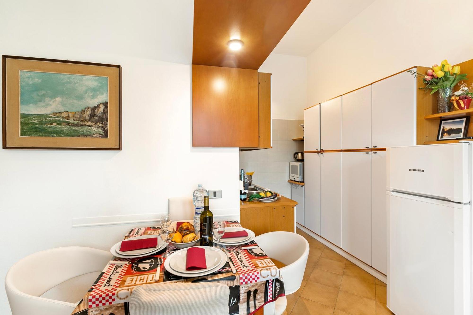 Lake View Historical Center Apartment - Happy Rentals リーヴァ・デル・ガルダ エクステリア 写真